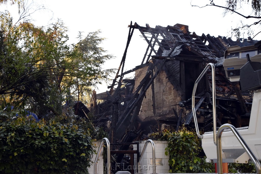 Grossfeuer Einfamilienhaus Siegburg Muehlengrabenstr P1084.JPG - Miklos Laubert